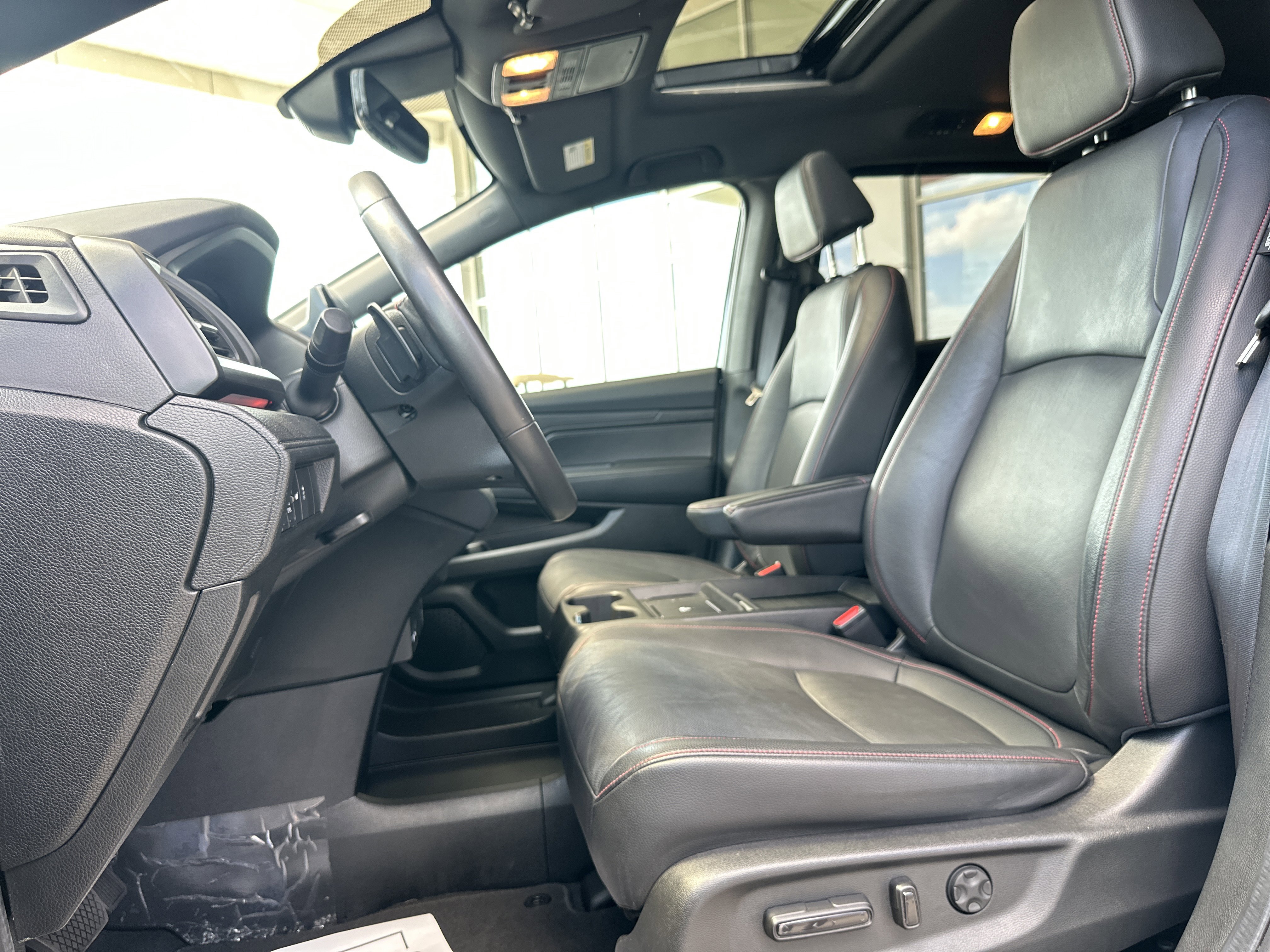 Used 2025 Honda Odyssey Sport-L image 11