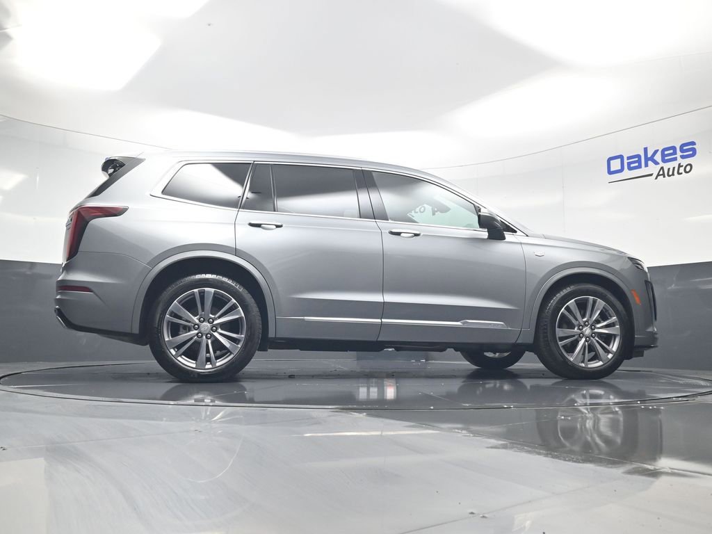 Used 2025 Cadillac XT6 Premium Luxury image 45