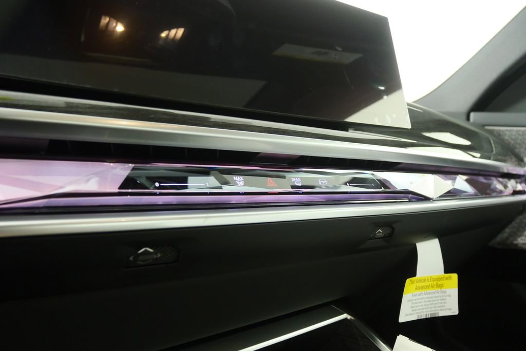 New 2026 BMW 750e xDrive w/ Executive Package image 22