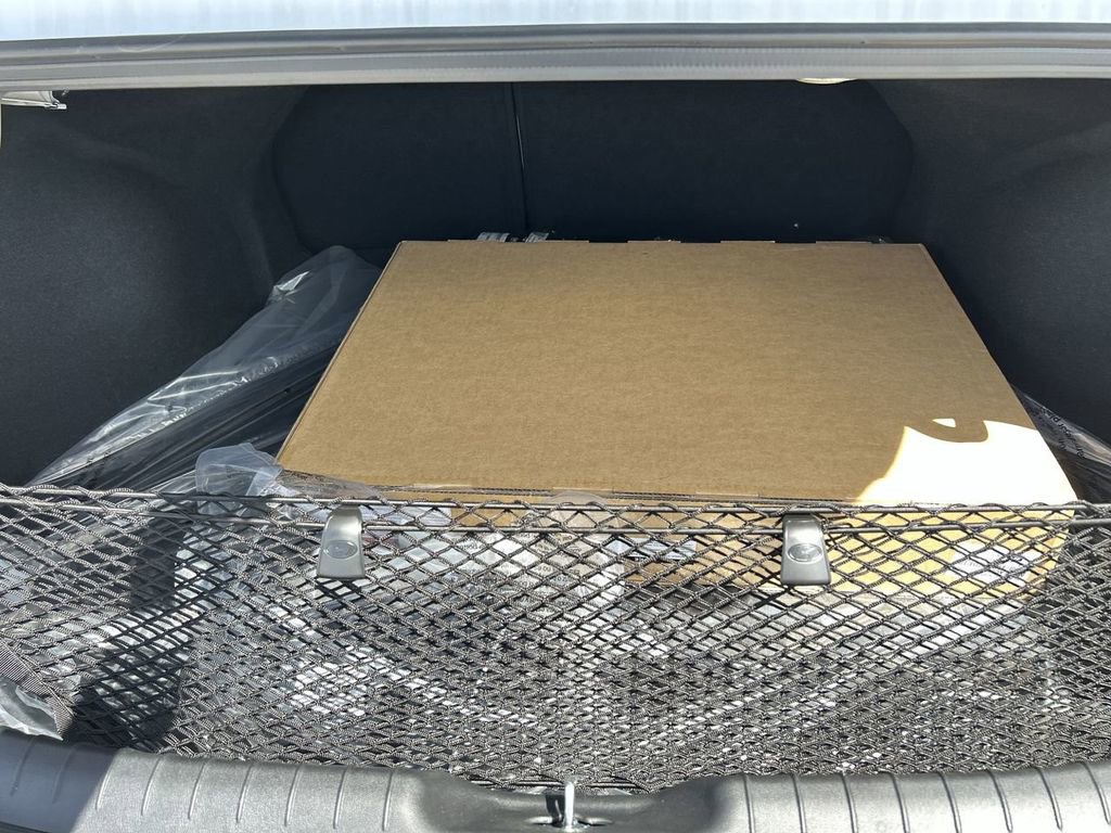 New 2025 Hyundai Elantra Limited image 17