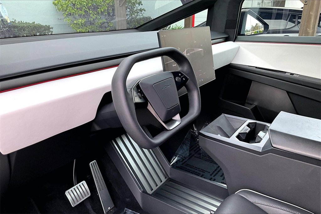 Used 2024 Tesla Cybertruck AWD Crew Cab image 17
