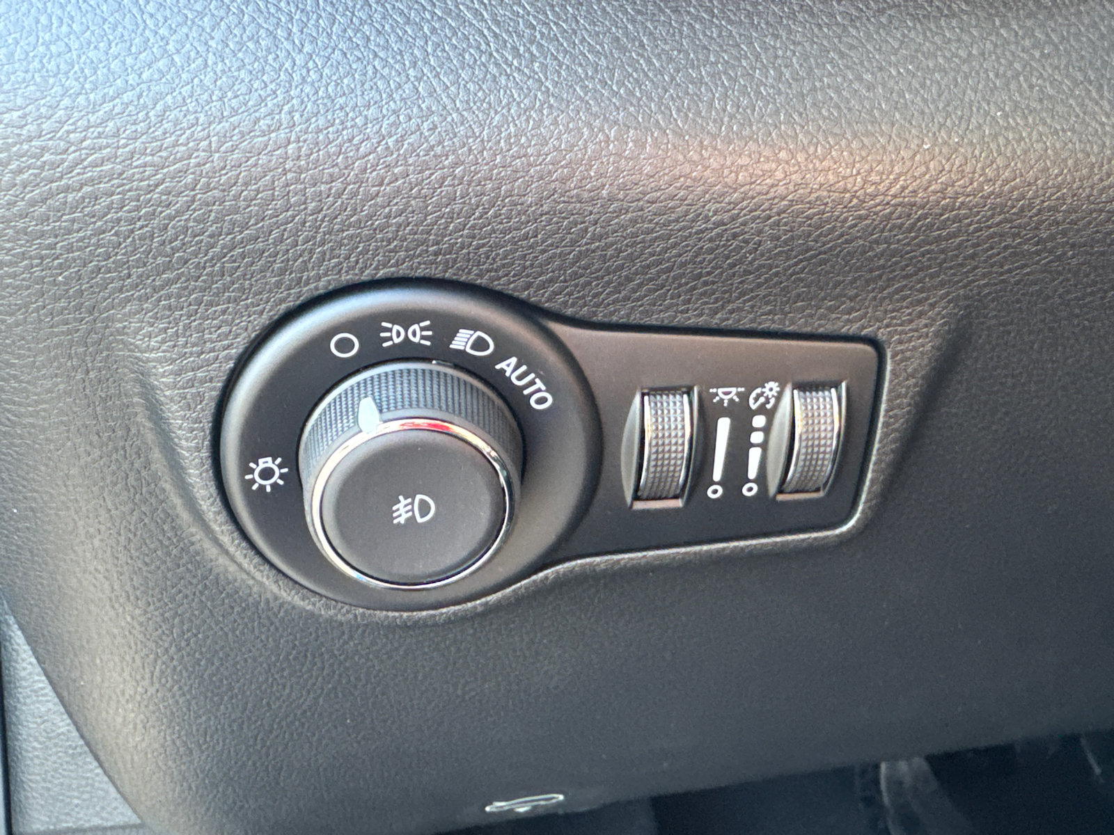 New 2026 Jeep Compass Latitude AWD/4WD image 15