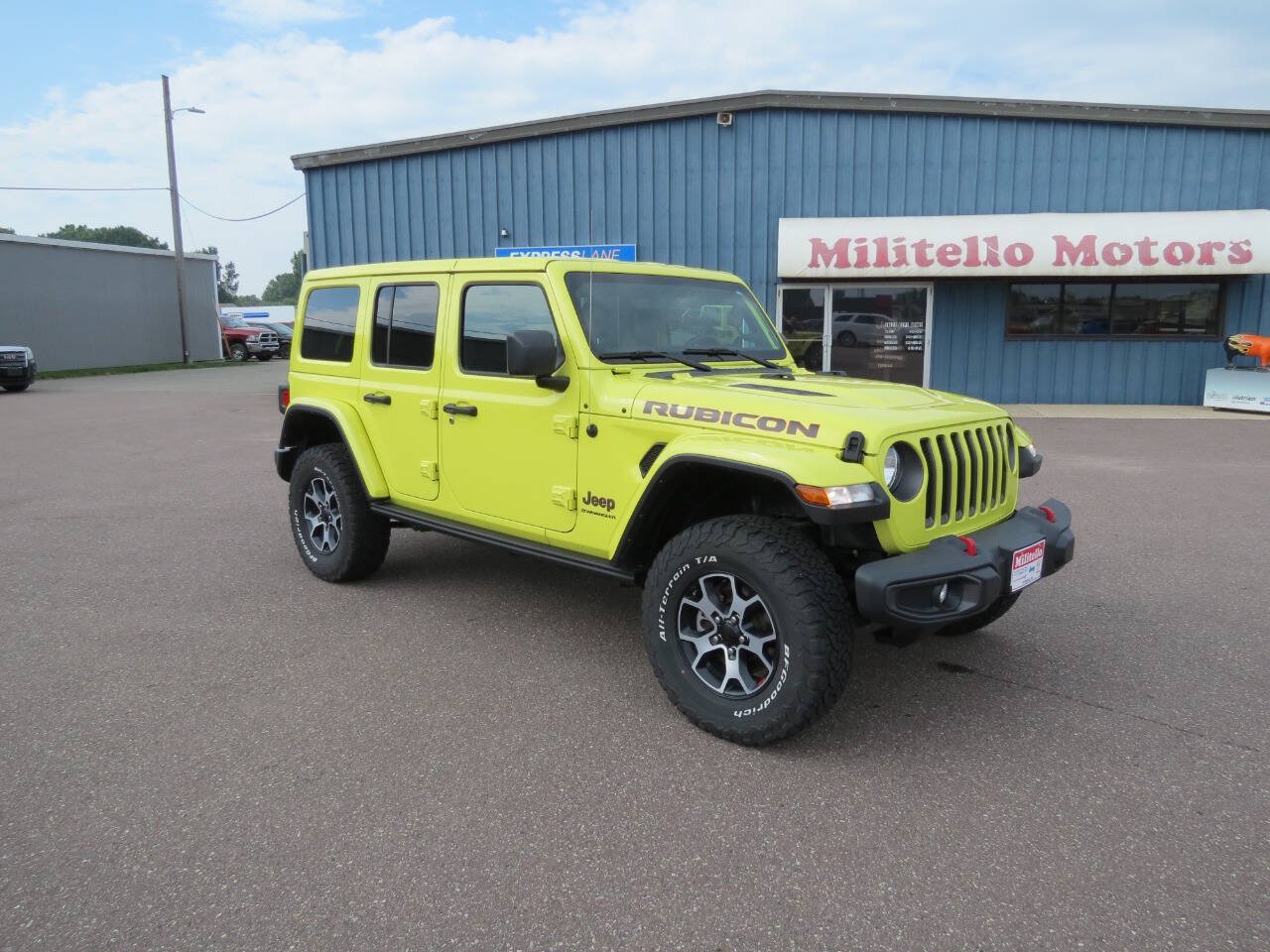 Used 2023 Jeep Wrangler Unlimited Rubicon w/ Cold Weather Group AWD/4WD image 2