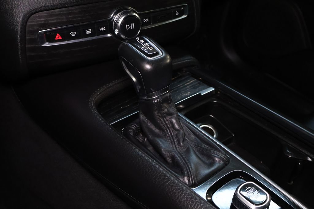 Used 2020 Volvo XC90 T6 Momentum image 37