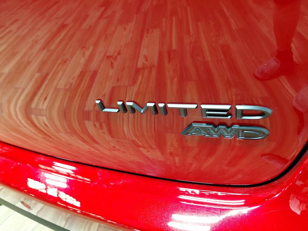 Used 2025 Chrysler Pacifica Limited w/ Uconnect Theater Family Group AWD/4WD image 40