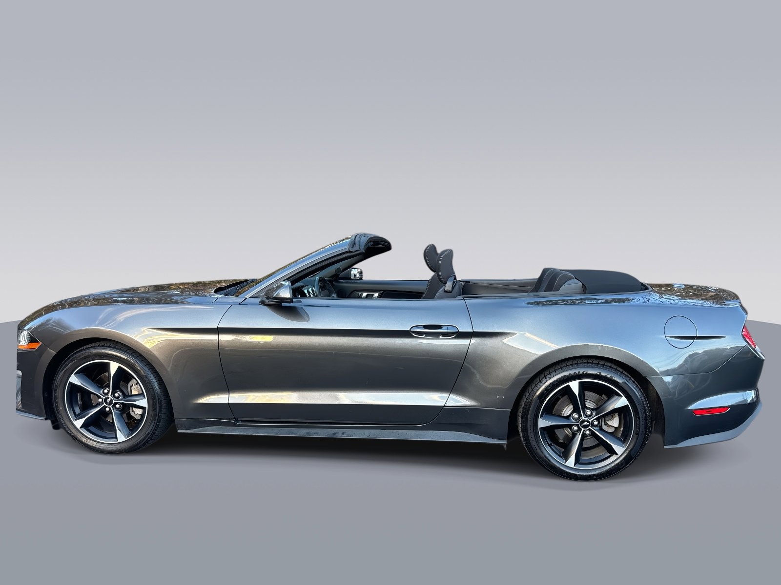 Used 2018 Ford Mustang Convertible w/ Equipment Group 101A image 3