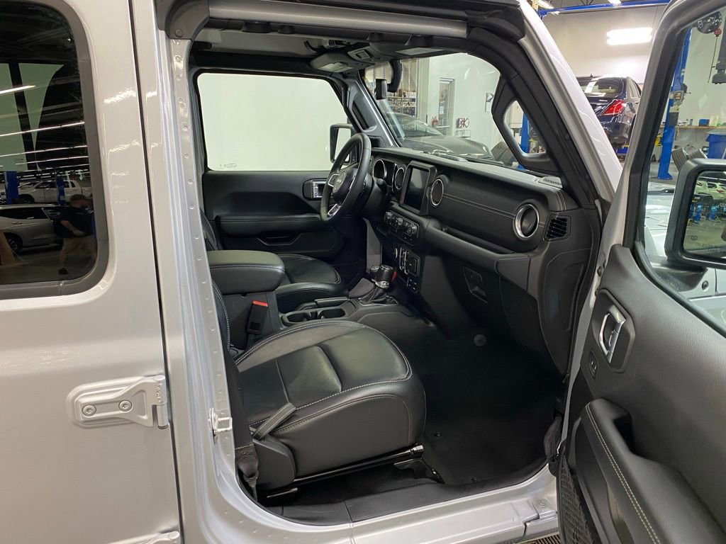 Used 2023 Jeep Wrangler Unlimited Sahara image 17