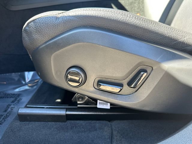 Used 2025 Volvo XC60 B5 Plus image 30