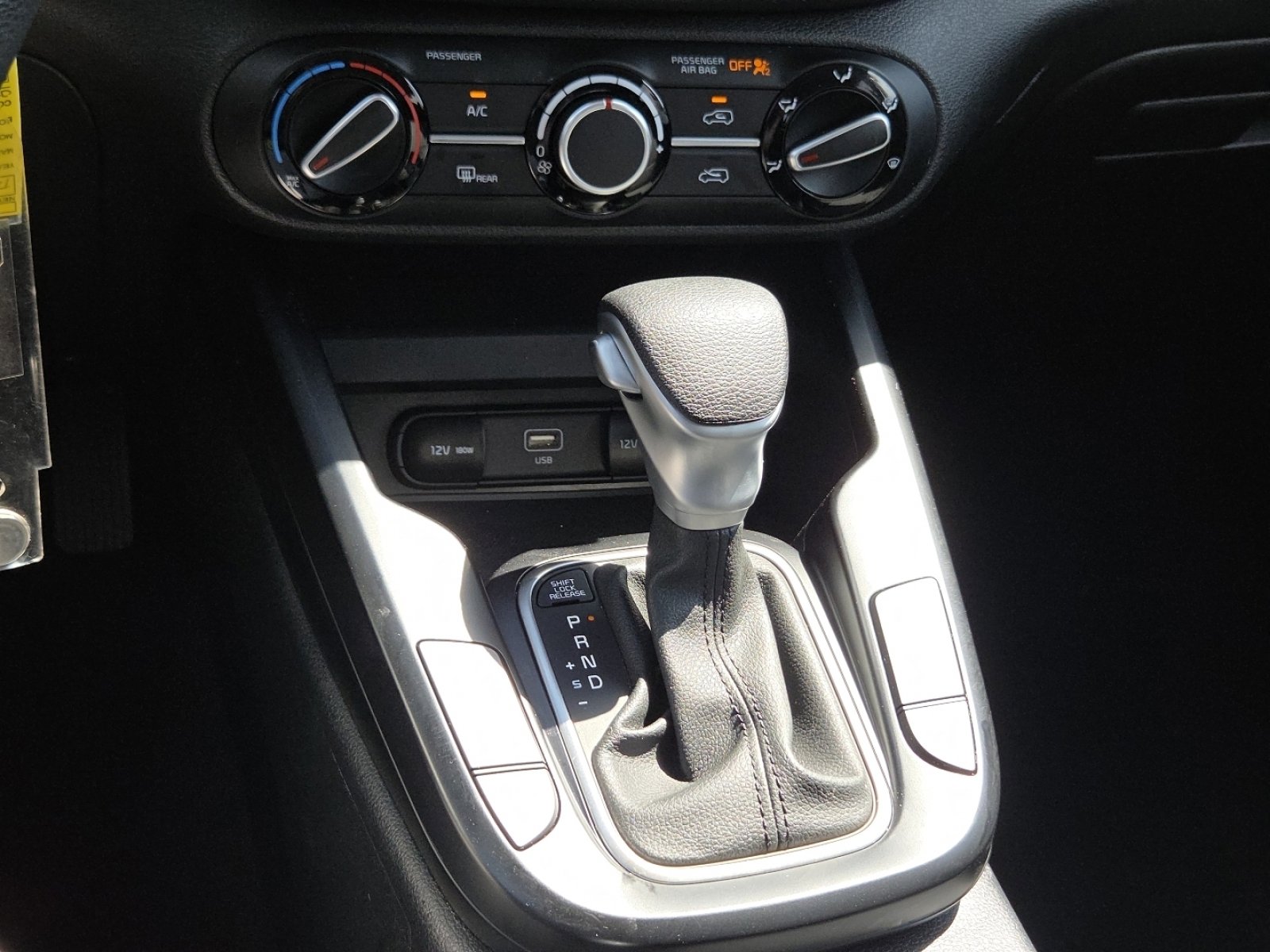 Used 2025 Kia Soul LX w/ LX Technology Package FWD image 30