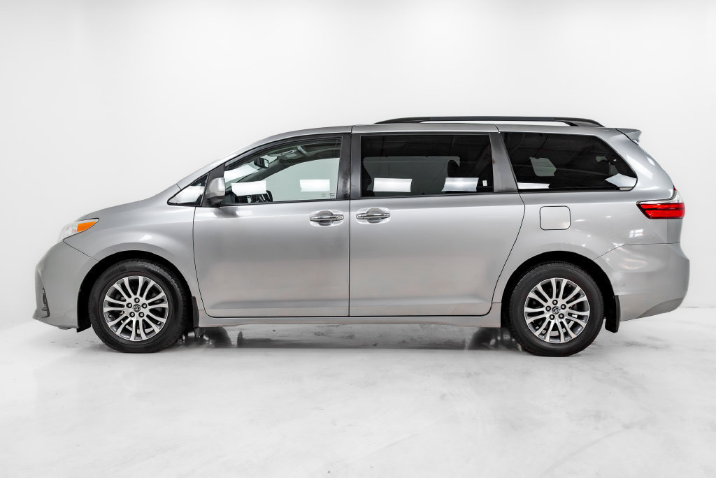 Used 2018 Toyota Sienna XLE Premium FWD image 28