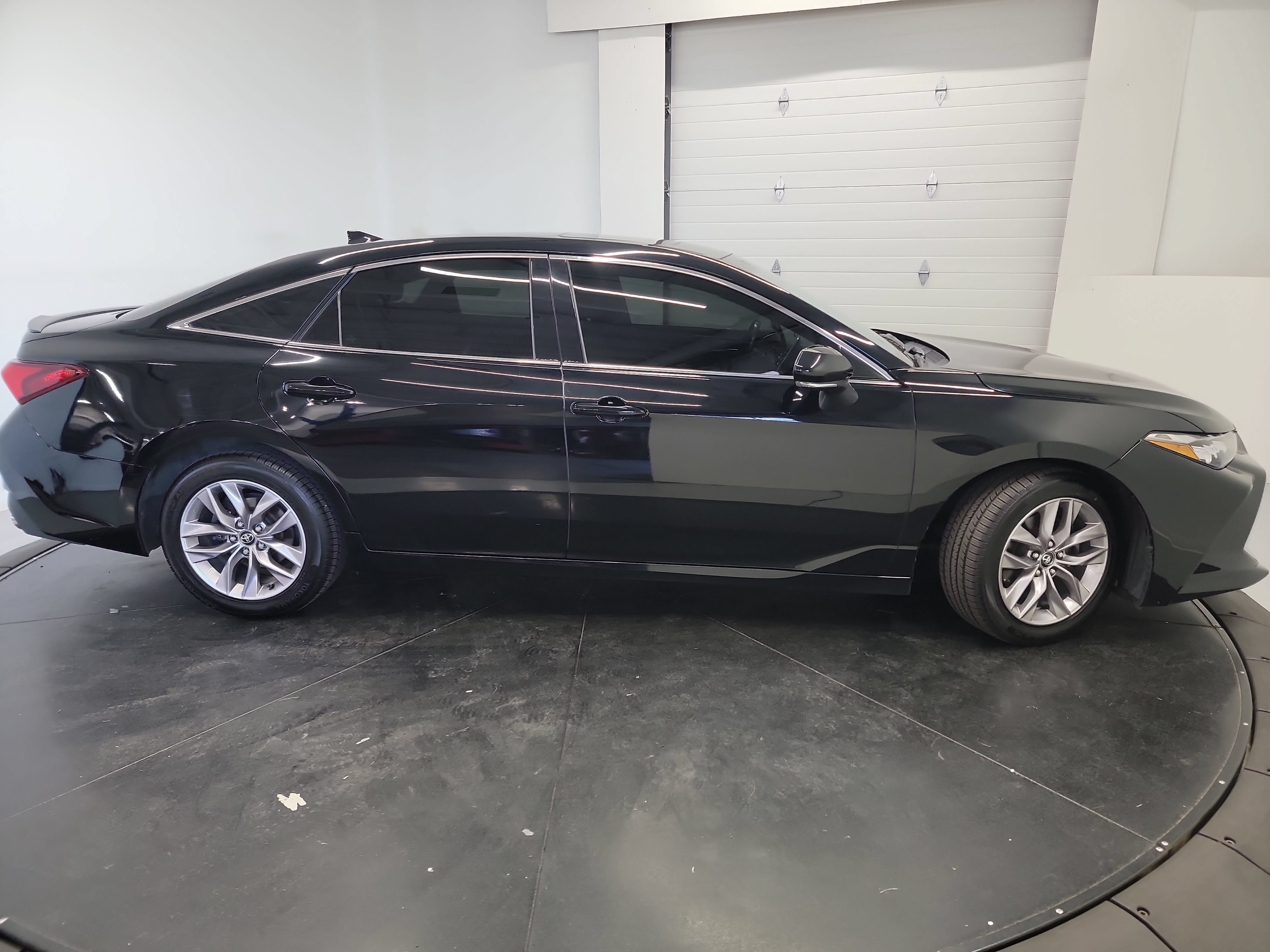 Used 2019 Toyota Avalon XLE w/ Moonroof Package FWD image 11
