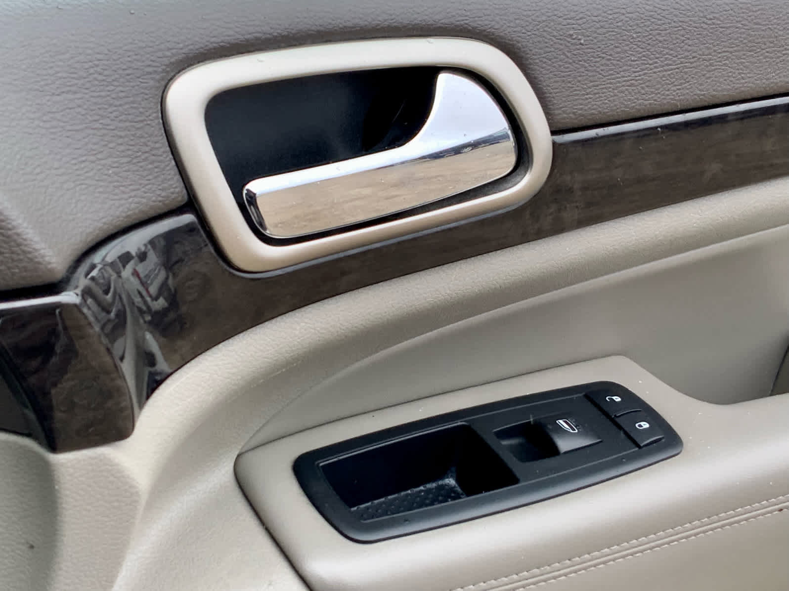 Used 2012 Jeep Grand Cherokee Laredo image 49