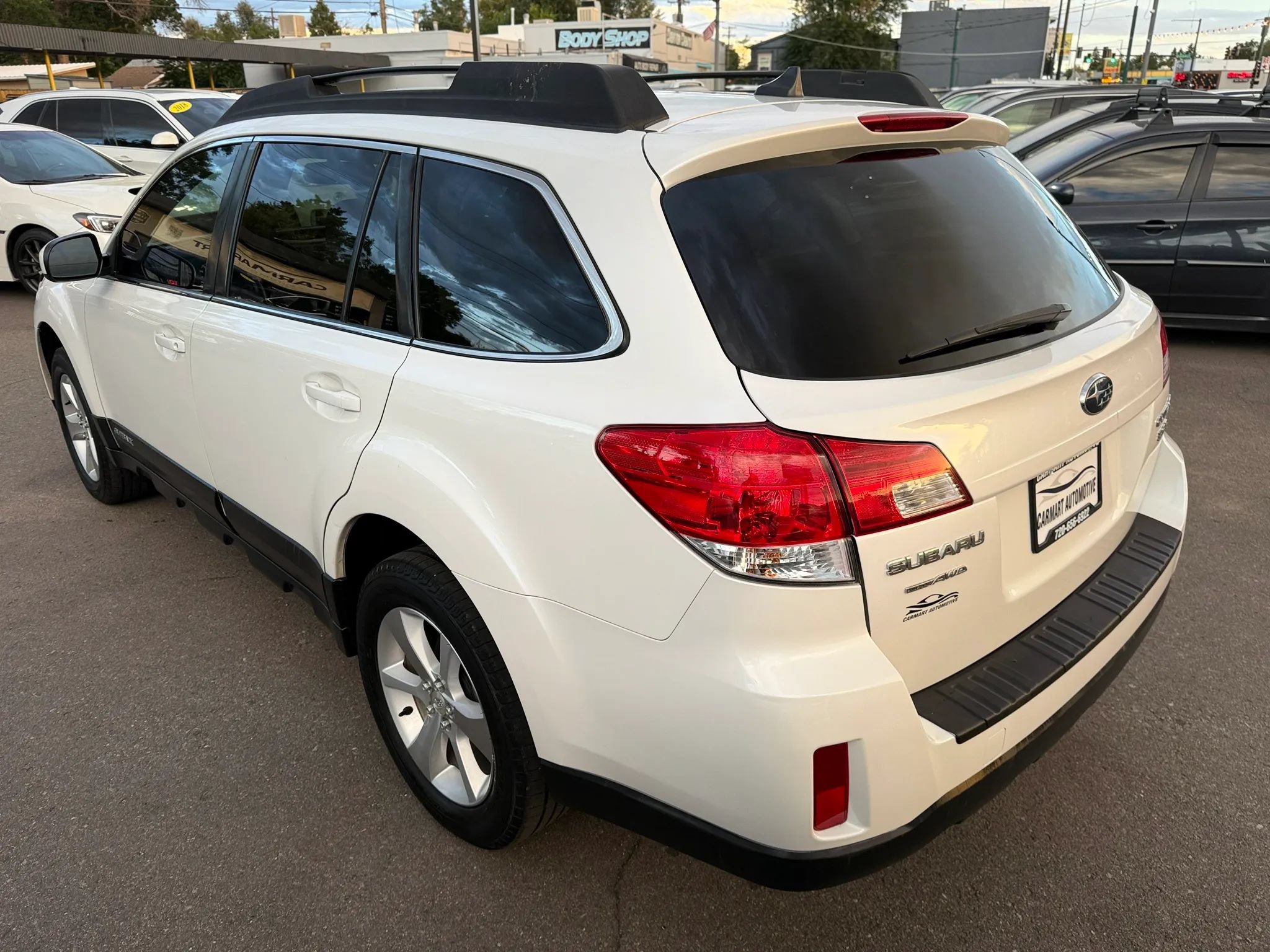 Used 2013 Subaru Outback 3.6R Limited w/ Moonroof Pkg AWD/4WD image 7