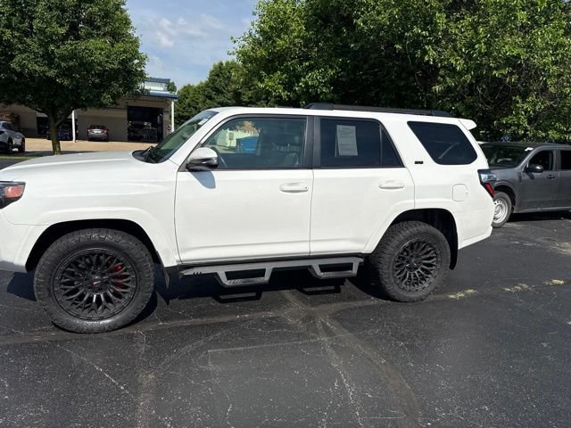 Used 2023 Toyota 4Runner SR5 Premium w/ Moonroof Package AWD/4WD image 4
