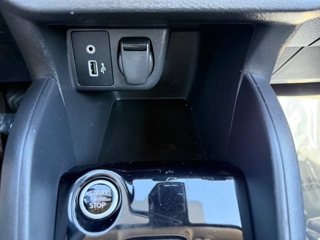 Used 2022 Nissan Versa SV FWD image 23