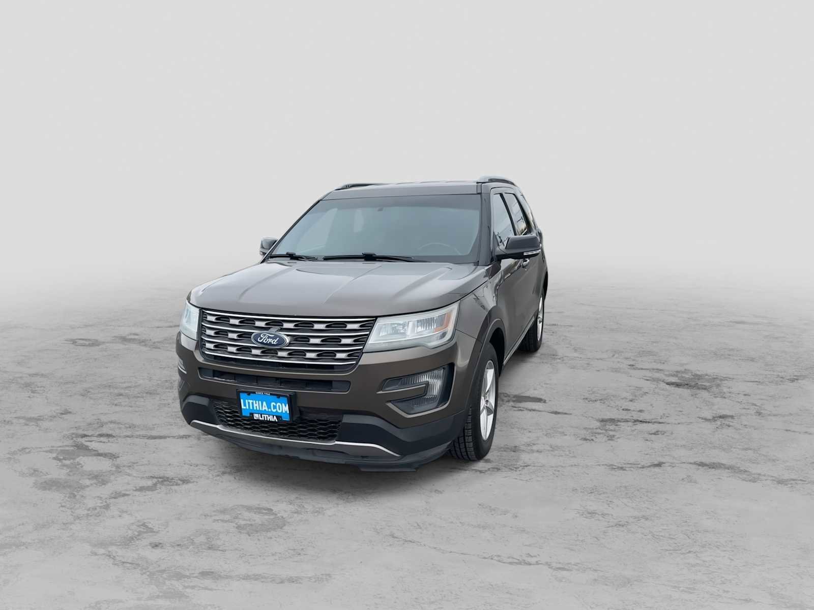 Used 2016 Ford Explorer XLT image 3