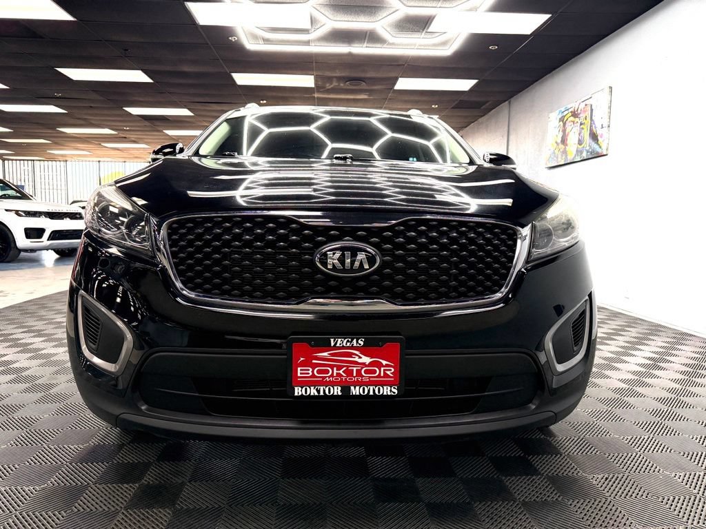 Used 2017 Kia Sorento AWD image 3