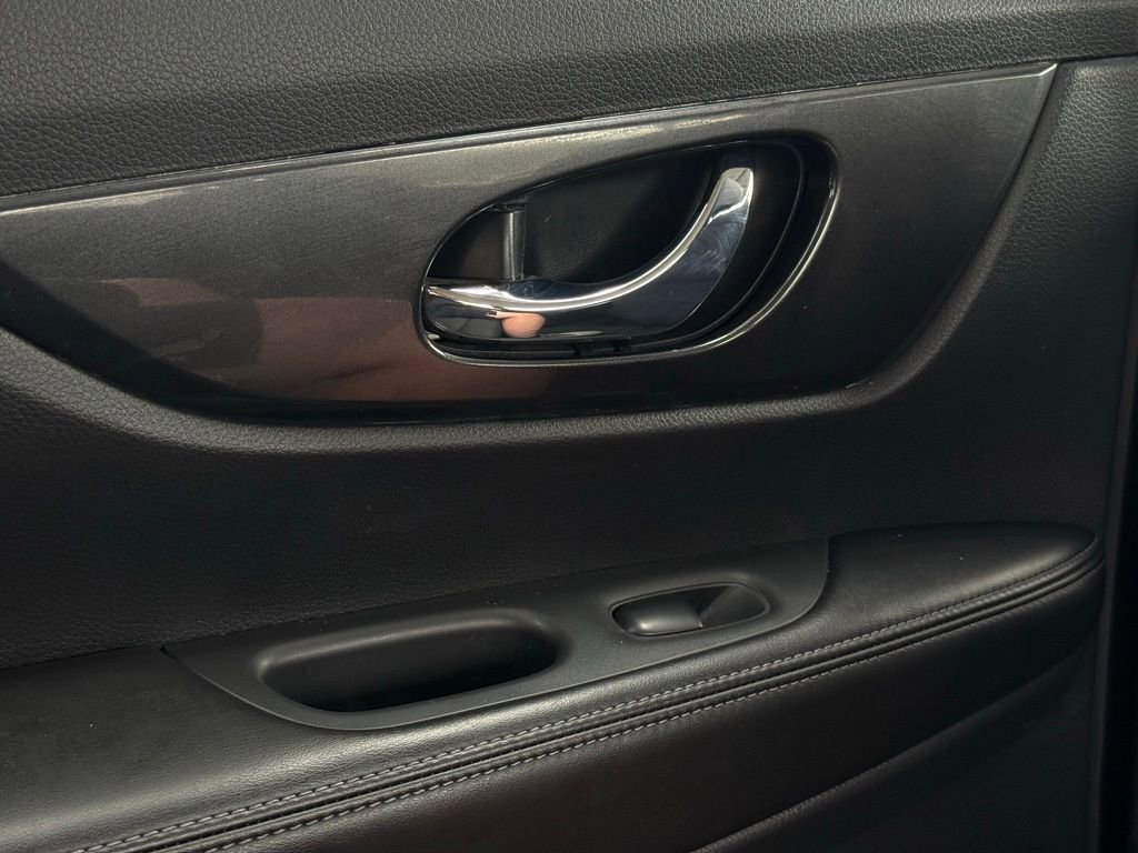 Used 2018 Nissan Rogue S image 41