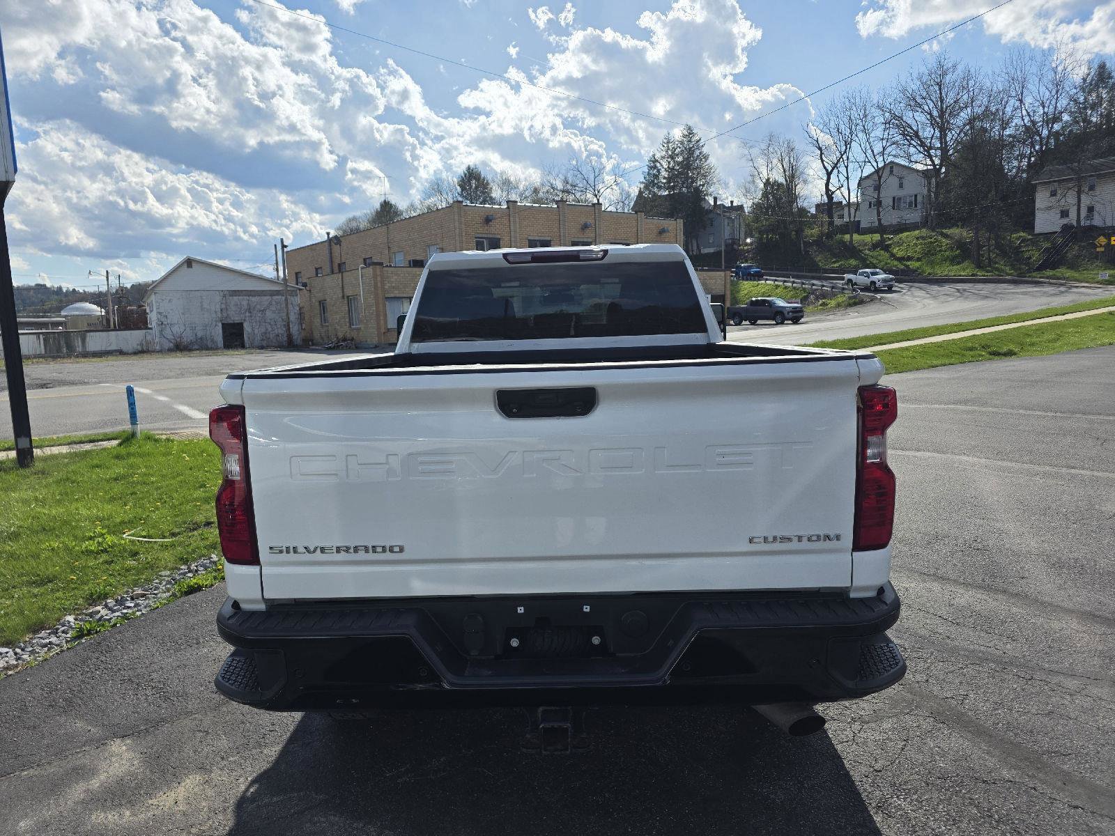 Used 2024 Chevrolet Silverado 2500 Custom w/ Custom Value Package image 6