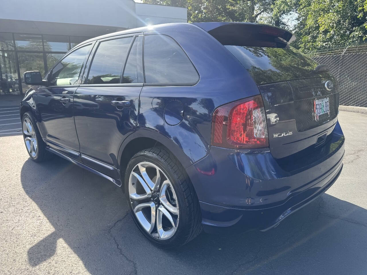 Used 2011 Ford Edge Sport w/ Driver Entry Pkg FWD image 3
