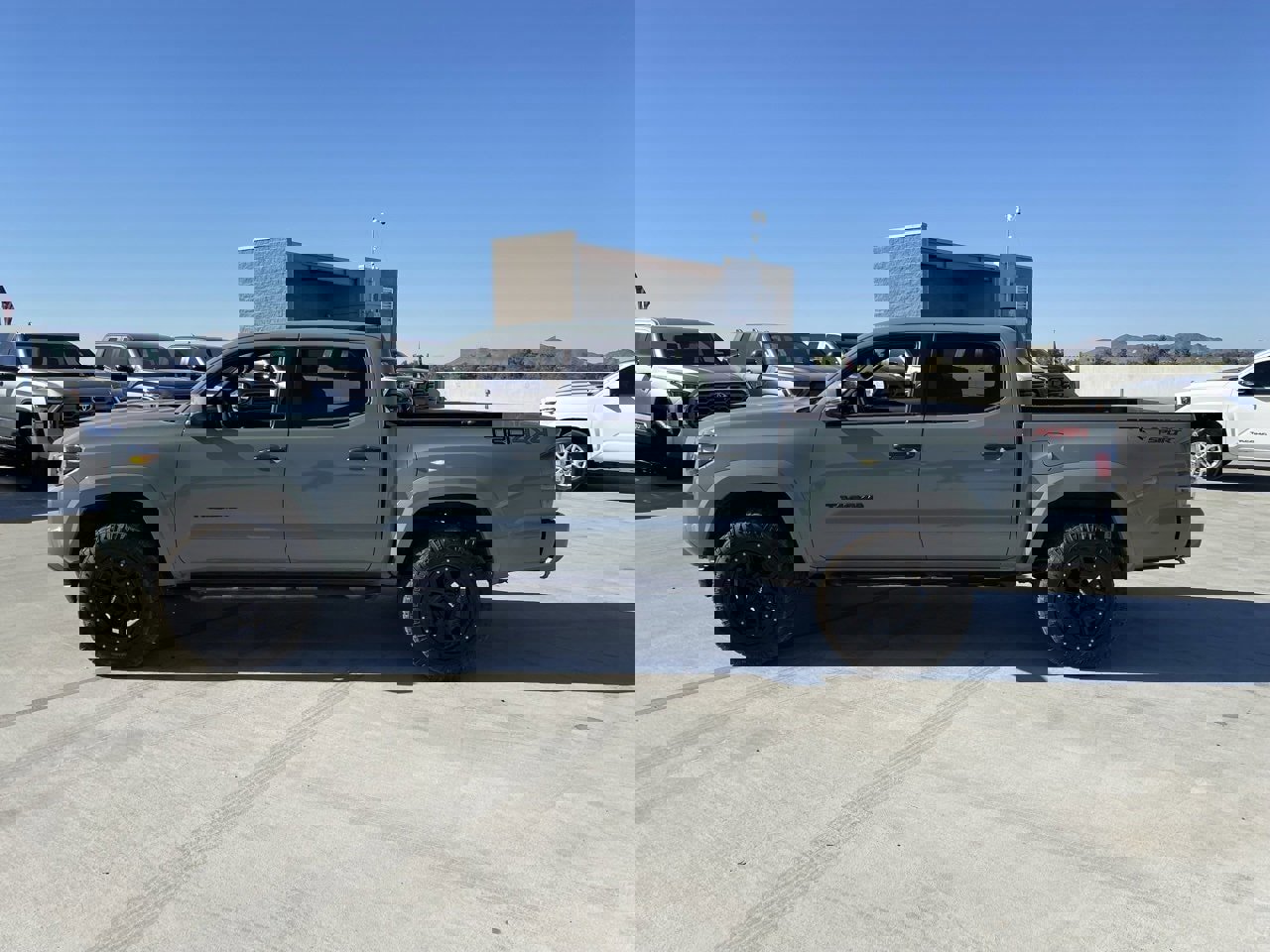 Used 2023 Toyota Tacoma TRD Sport image 2