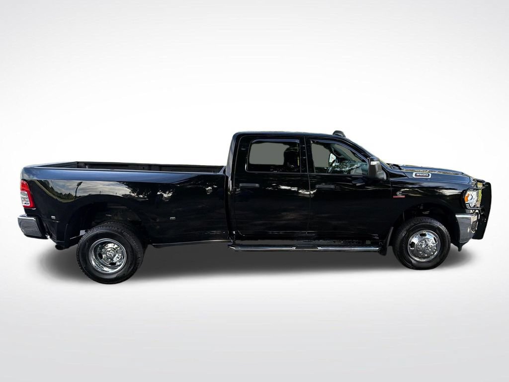 Used 2024 RAM 3500 Tradesman w/ Chrome Appearance Group AWD/4WD image 7