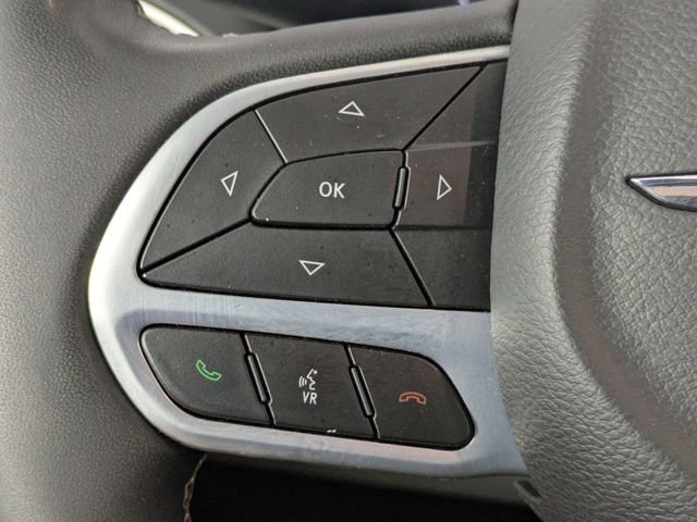 Used 2023 Chrysler Pacifica Touring-L image 13