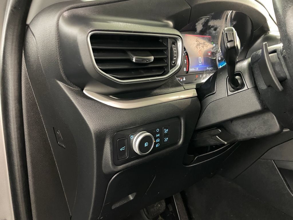 Used 2020 Ford Explorer XLT AWD/4WD image 28