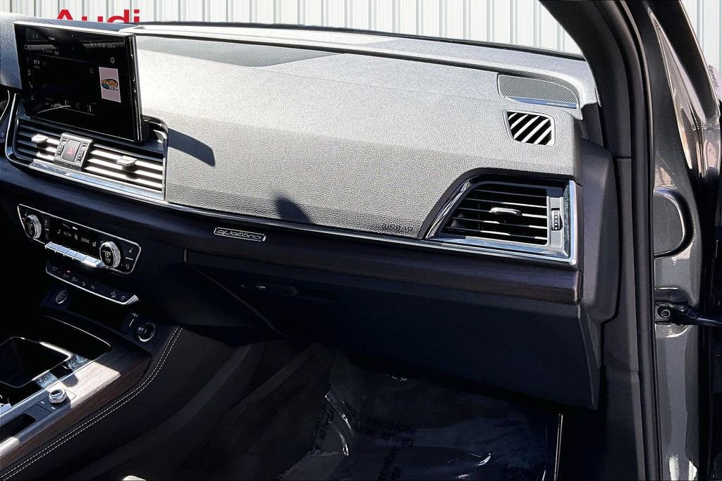 Used 2023 Audi Q5 2.0T Prestige w/ Prestige Package image 26