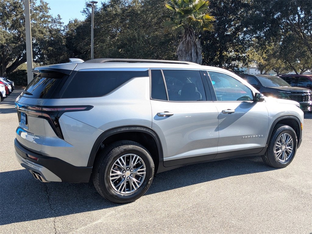 Certified 2025 Chevrolet Traverse LT image 3