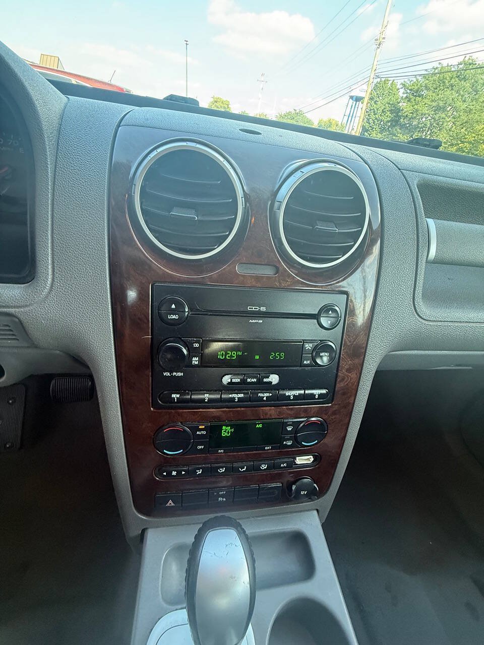 Used 2007 Ford Freestyle SEL FWD image 25