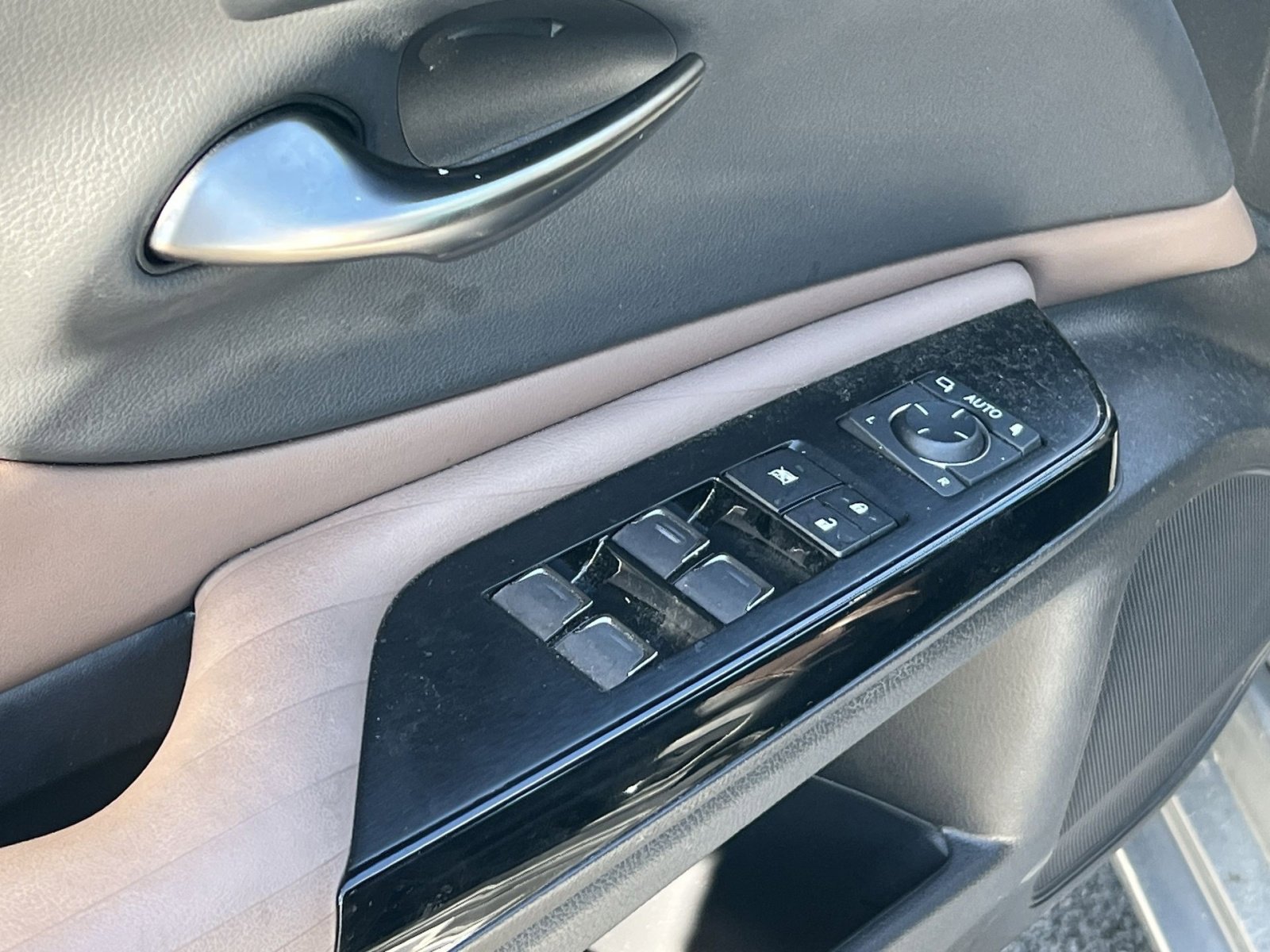 Used 2022 Lexus ES 300h w/ Luxury Package image 15