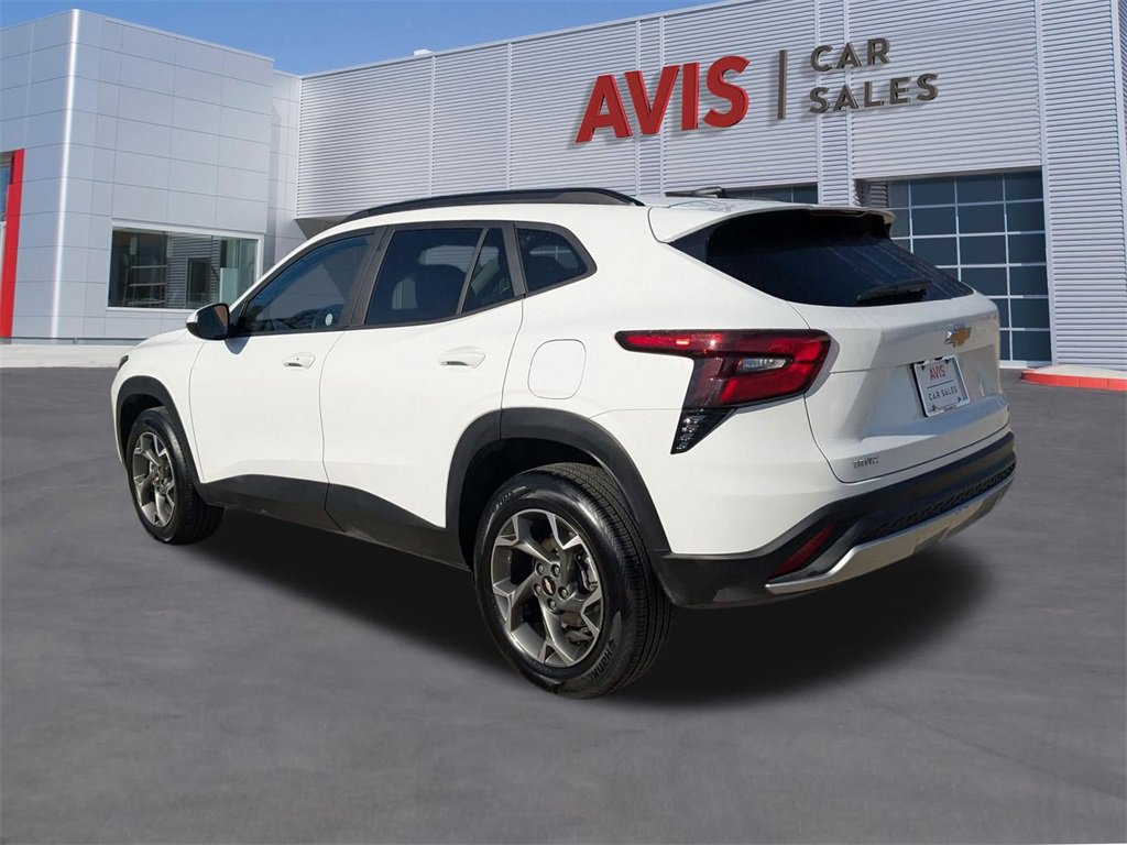 Used 2025 Chevrolet Trax LT w/ LT Convenience Package image 9