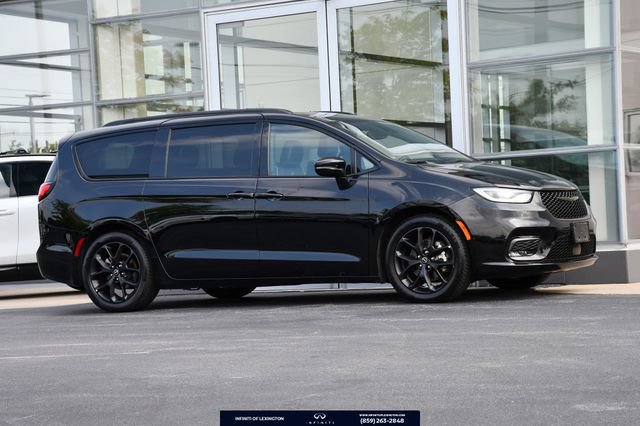 Used 2025 Chrysler Pacifica Limited