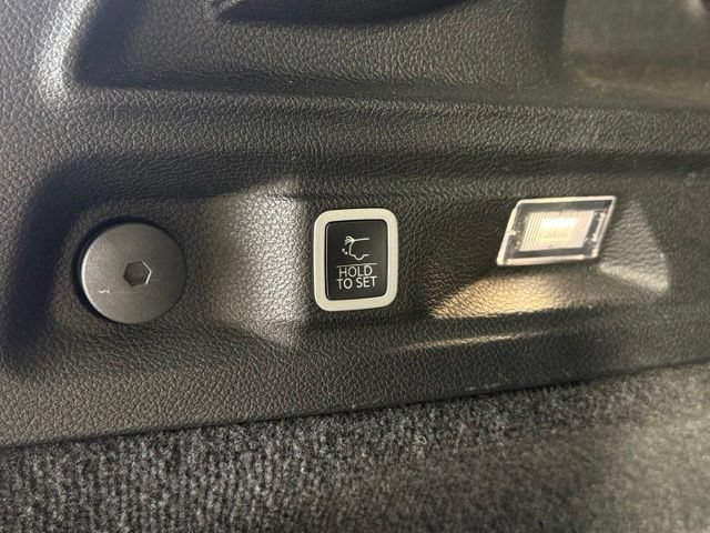 Used 2022 Jeep Grand Cherokee L Overland w/ Luxury Tech Group IV AWD/4WD image 19