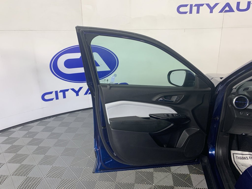 Used 2024 Chevrolet Trax LT w/ Sunroof Package image 14