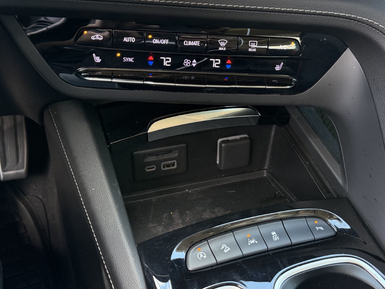 Used 2023 Buick Envision Essence w/ Technology Package I AWD/4WD image 18