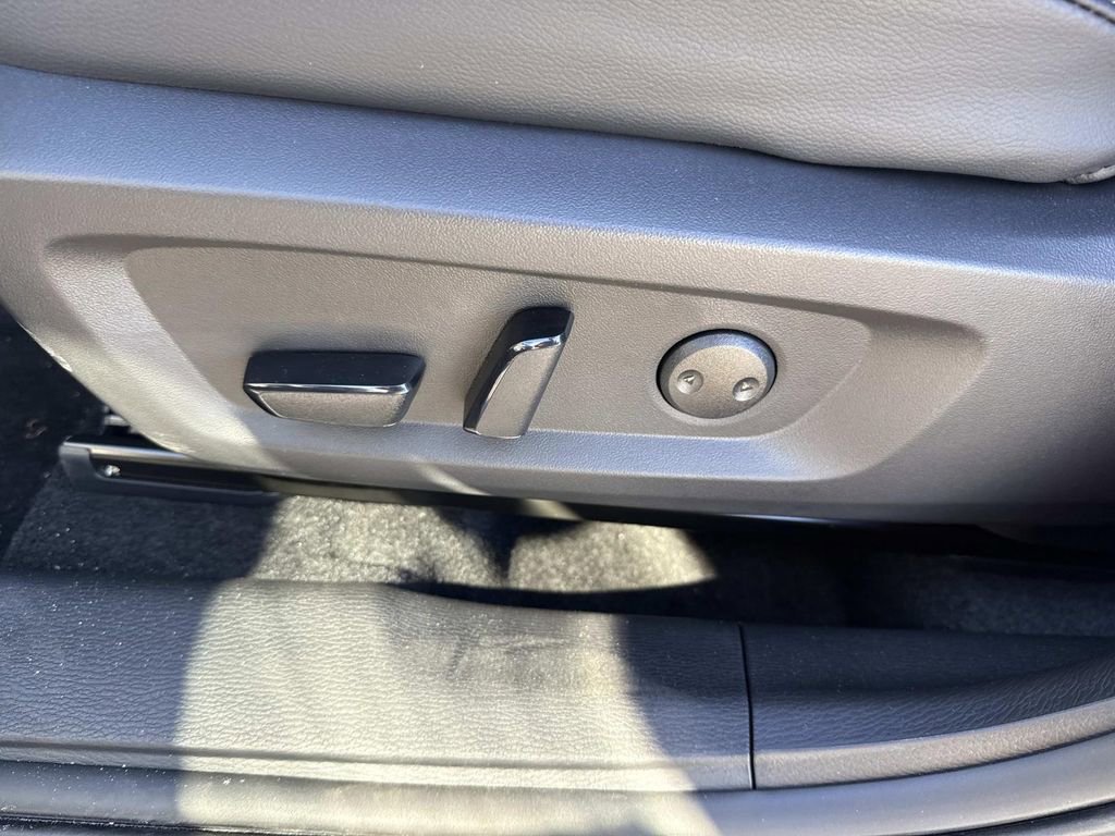 New 2025 Mitsubishi Outlander SEL image 24