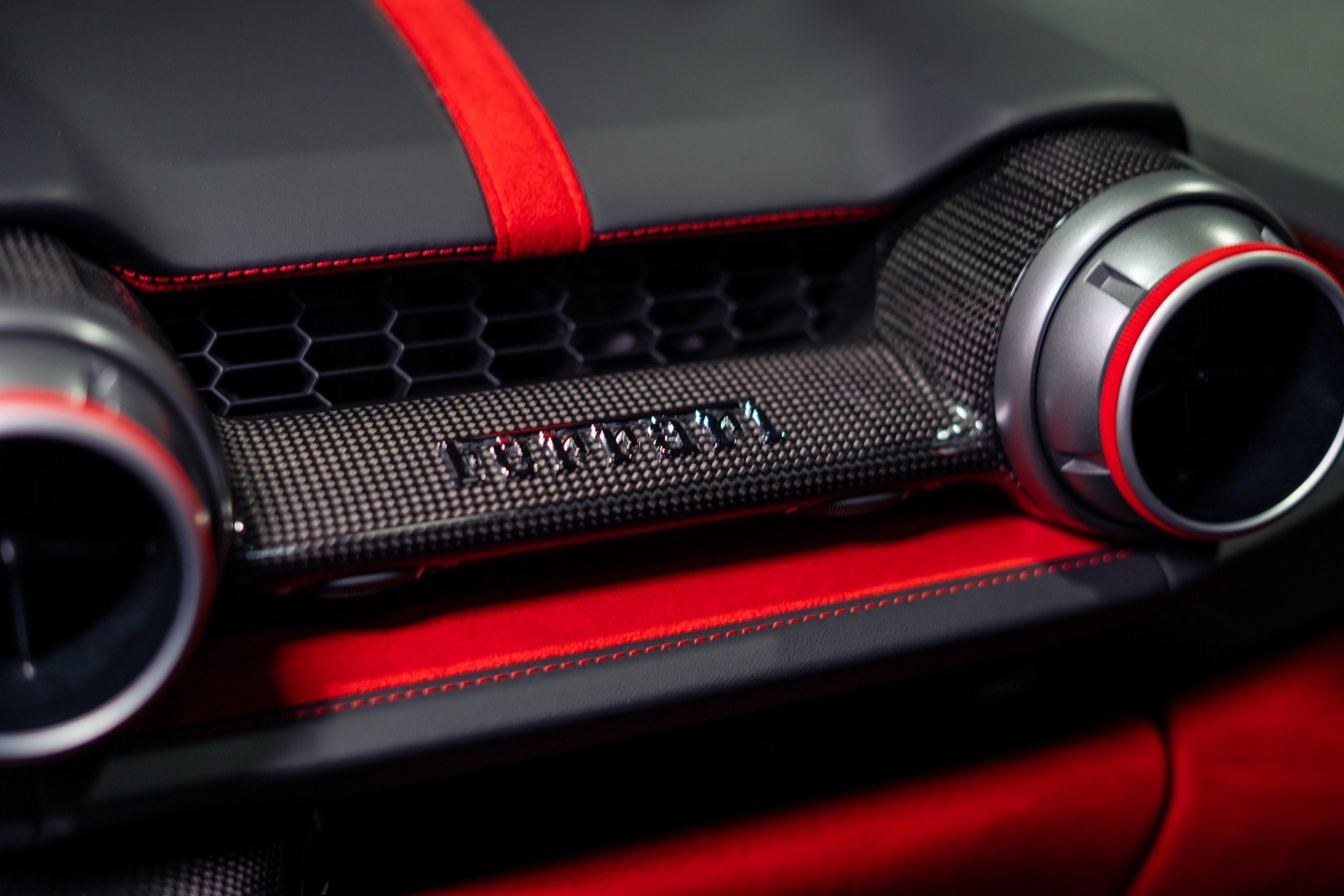 Used 2019 Ferrari 812 Superfast RWD image 9