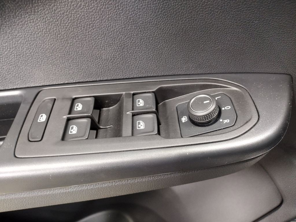 New 2025 Volkswagen Taos SEL image 19