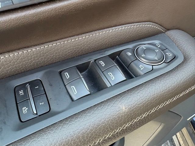 Used 2021 GMC Yukon Denali w/ Denali Premium Package image 12