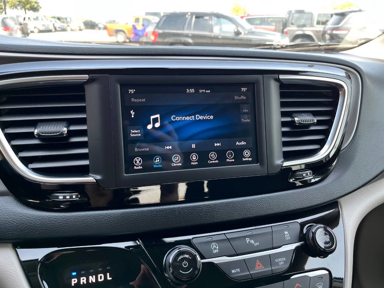 Used 2020 Chrysler Pacifica Touring-L image 30