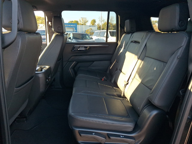 Used 2025 Chevrolet Suburban Z71 AWD/4WD image 17