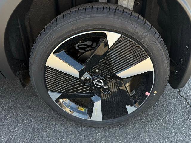 New 2025 Nissan Kicks SR image 9