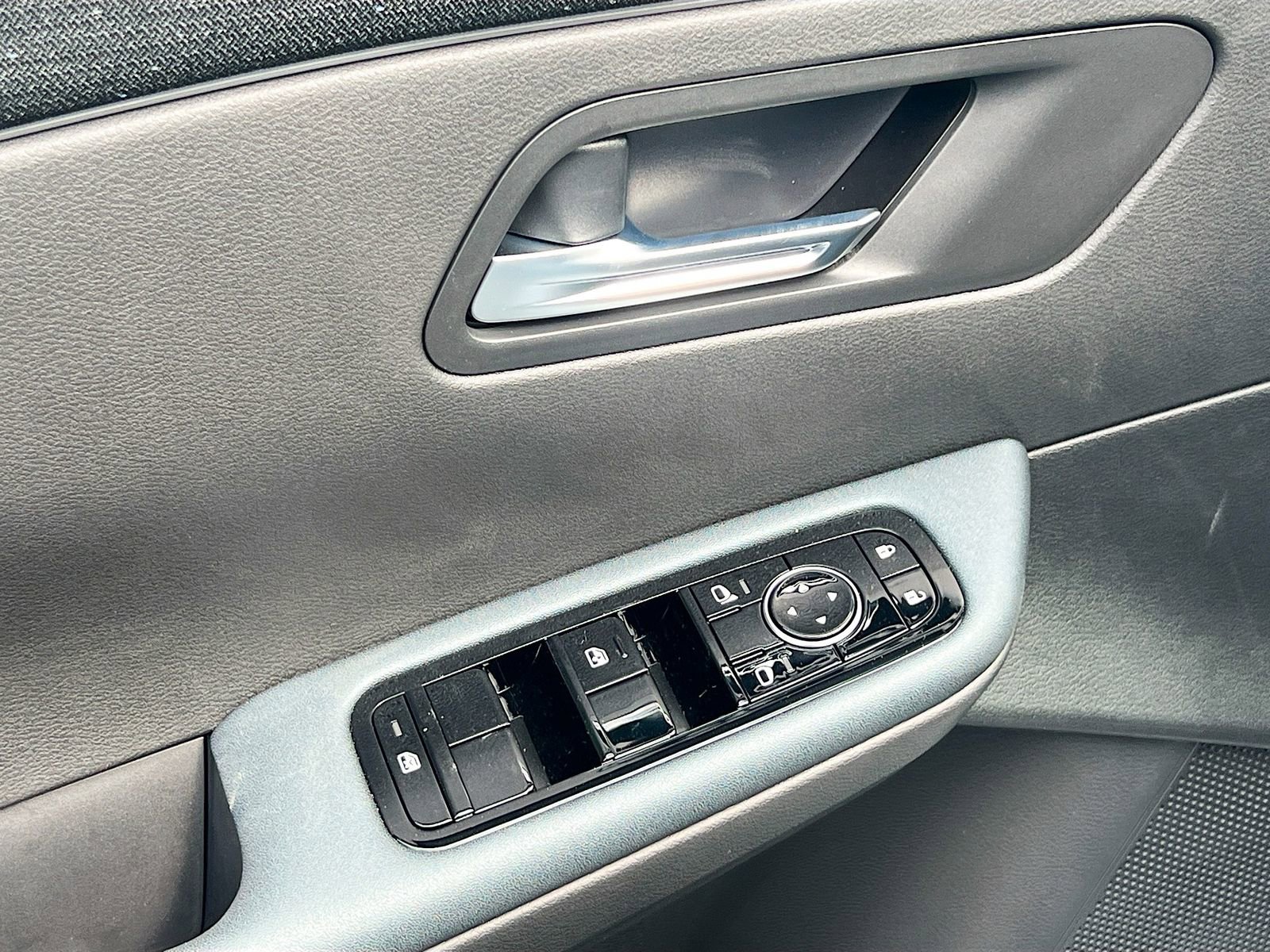 New 2026 Nissan Leaf FWD image 17
