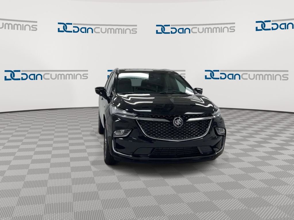 Used 2024 Buick Enclave Avenir AWD/4WD image 3