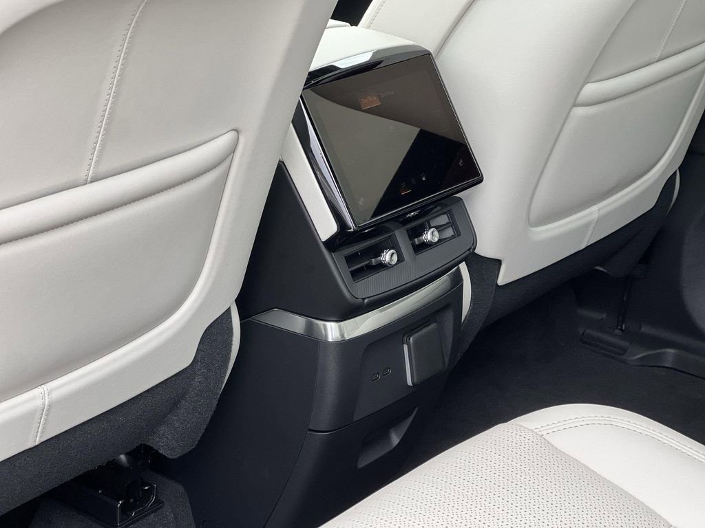 New 2026 Cadillac Vistiq Sport image 30