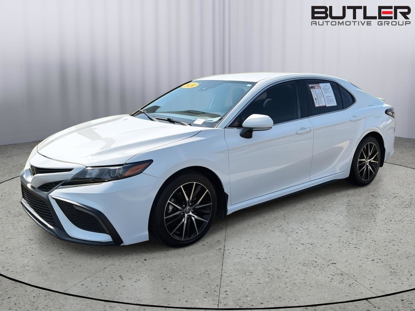 Used 2024 Toyota Camry SE FWD image 1