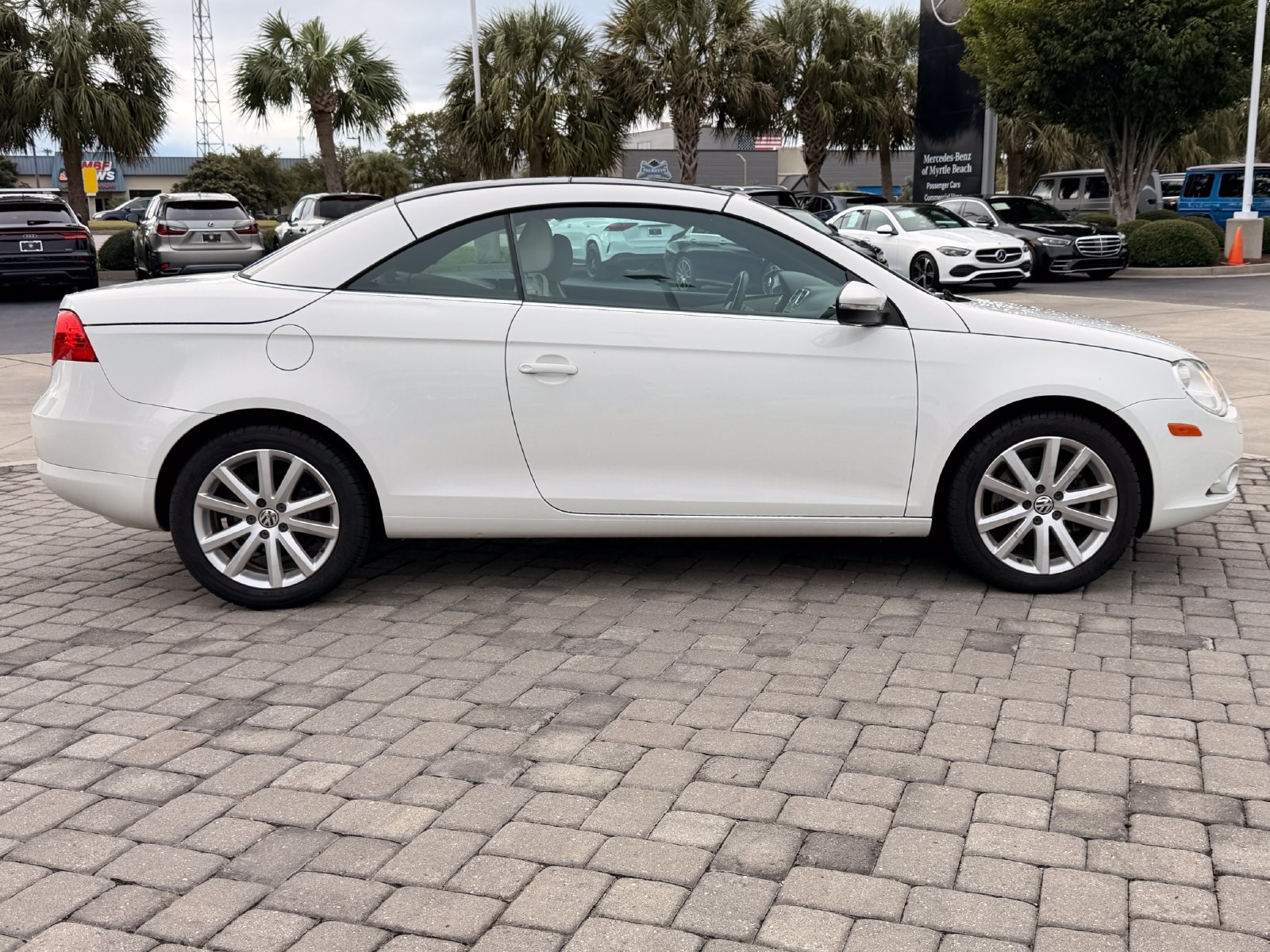 Used 2011 Volkswagen Eos Komfort FWD image 5