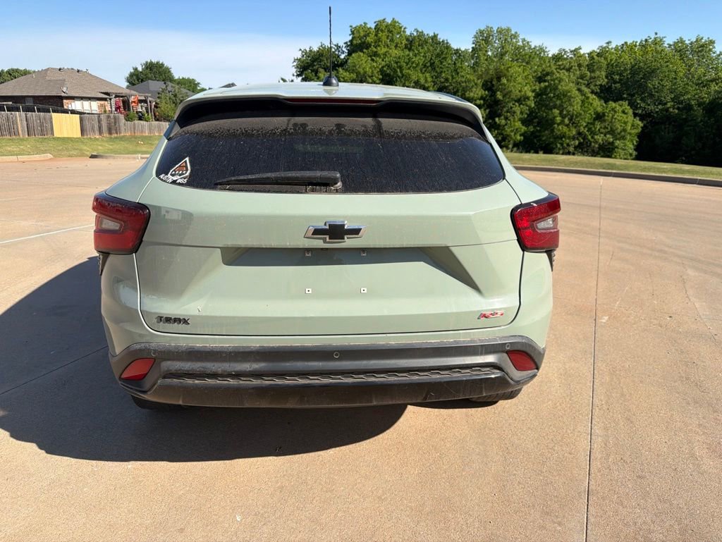 Used 2024 Chevrolet Trax RS w/ Driver Confidence Package FWD image 4